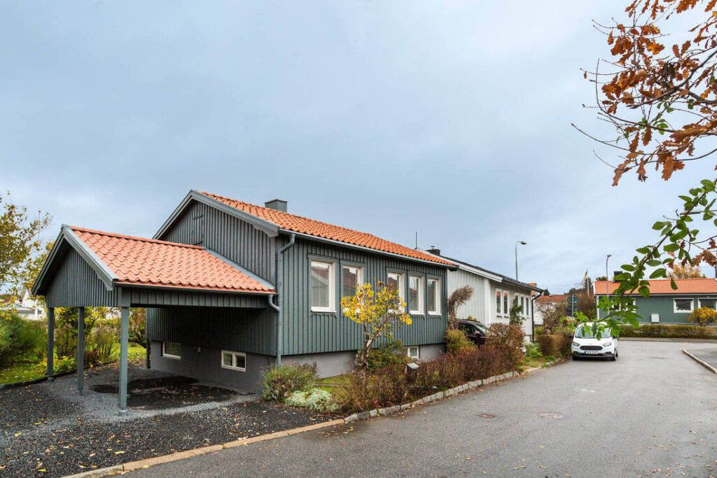 6. Omla╠eggning av betongpannor pa╠e fritidshus